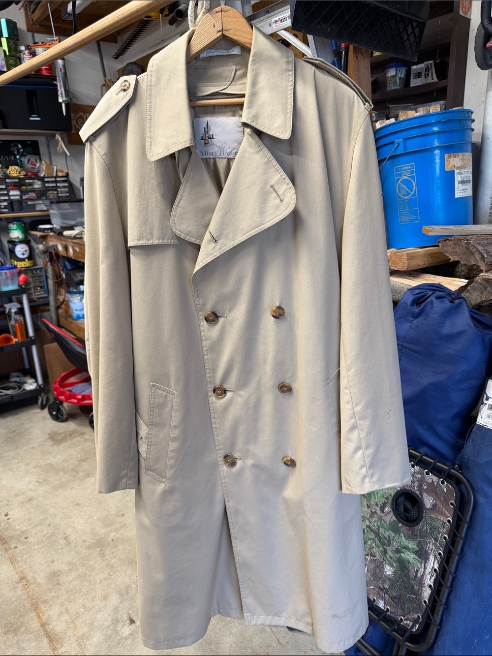 Vintage Men's Beige Double-Breasted Trench Coat - Classic Style, sized 42 long